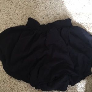 Black flounce loose shorts forever 21